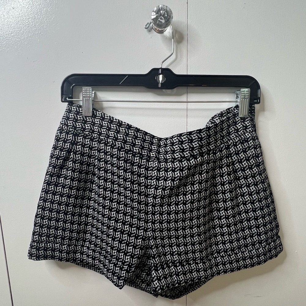 ✨ACCEPTING ANY OFFER✨ Express Shorts, Size 4
